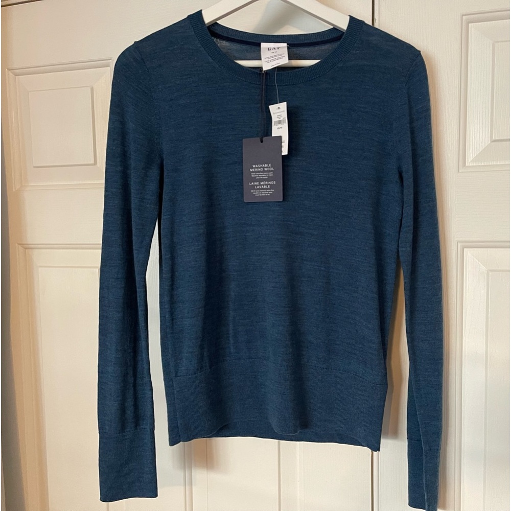 GAP Women’s sweater 100% merino wool XS NWT
